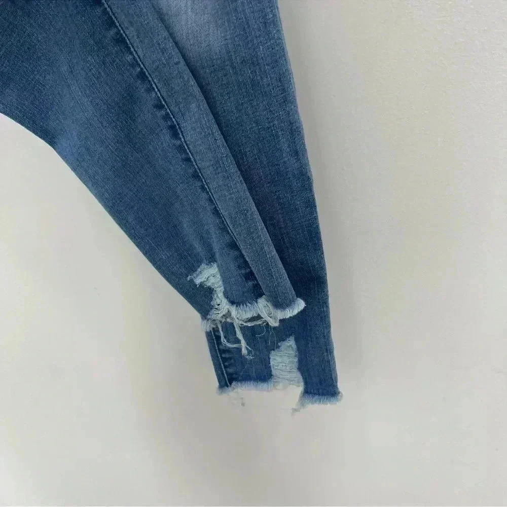 Madewell 9" High-Rise Skinny Jeans in Ontario Wash: Distressed-Hem Editi… - Picture 7 of 10